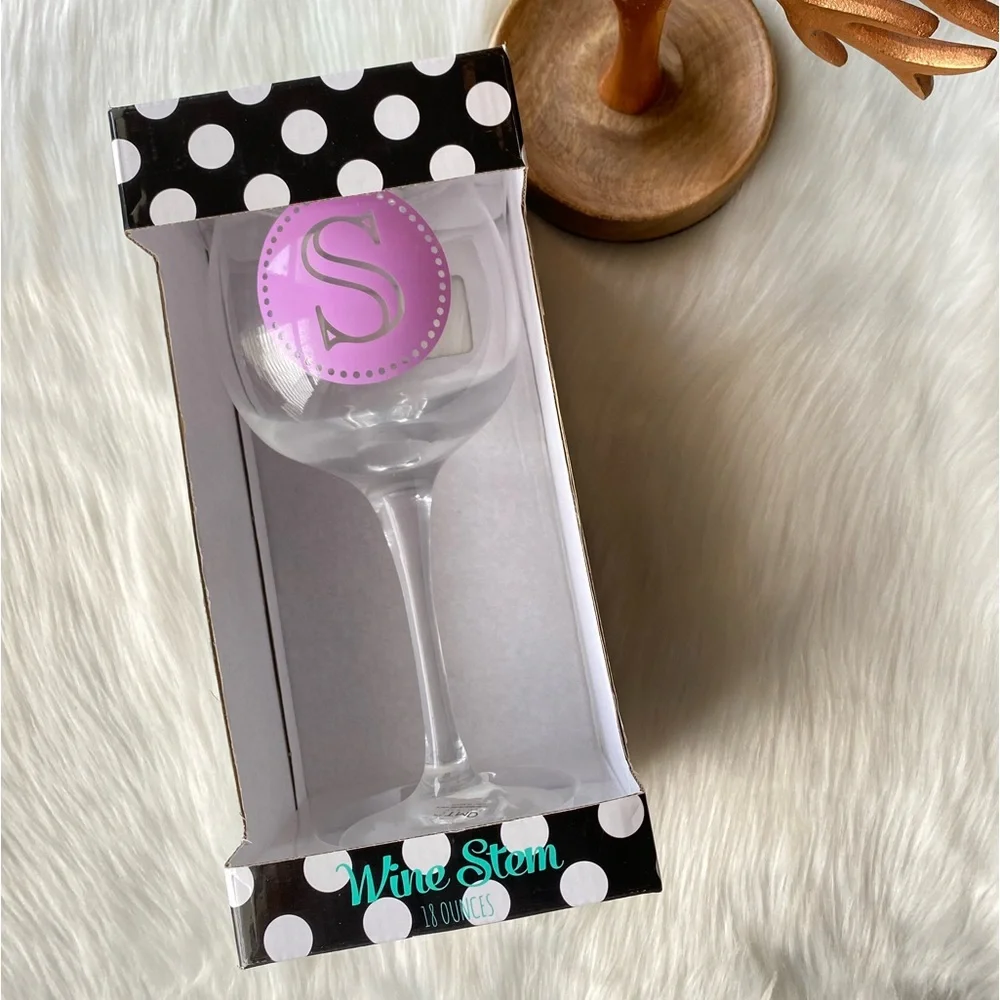 NWT S initial 18 Ounces Wine Glass in Box
